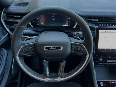 New 2023 Jeep Grand Cherokee Trailhawk w/ Advanced Protech Group II image 13