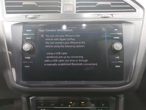 Used 2023 Volkswagen Tiguan SE image 22