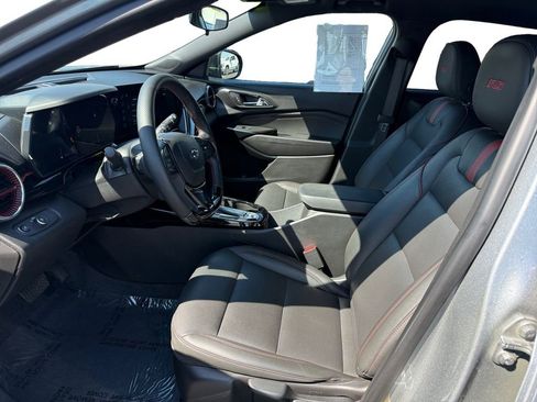Used 2025 Chevrolet Trax RS w/ Sunroof Package image 10