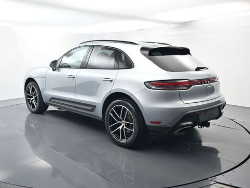 Certified 2025 Porsche Macan AWD/4WD image 3