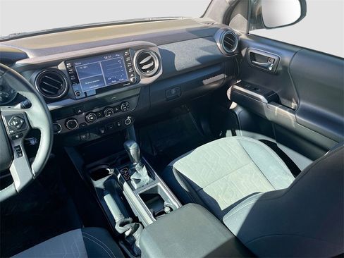 Used 2020 Toyota Tacoma TRD Off-Road image 22