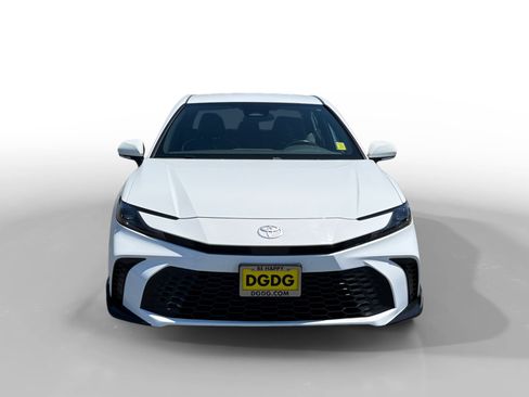 Used 2025 Toyota Camry SE FWD image 8