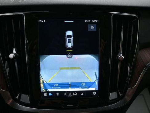 Used 2023 Volvo V60 B5 Cross Country Plus w/ Climate Package image 13