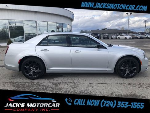 Used 2022 Chrysler 300 Touring w/ Sport Appearance Package image 10