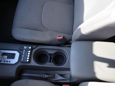 Used 2020 Nissan Frontier SV image 18