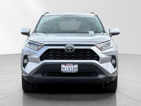 Used 2019 Toyota RAV4 XLE Premium w/ Cold Weather Package FWD image 9