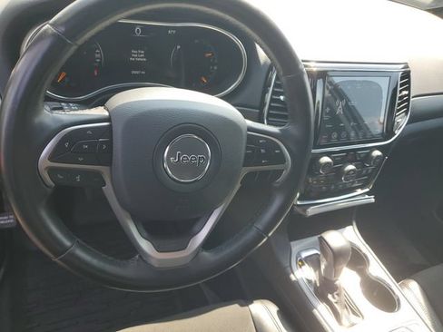Used 2020 Jeep Grand Cherokee Altitude AWD/4WD image 19
