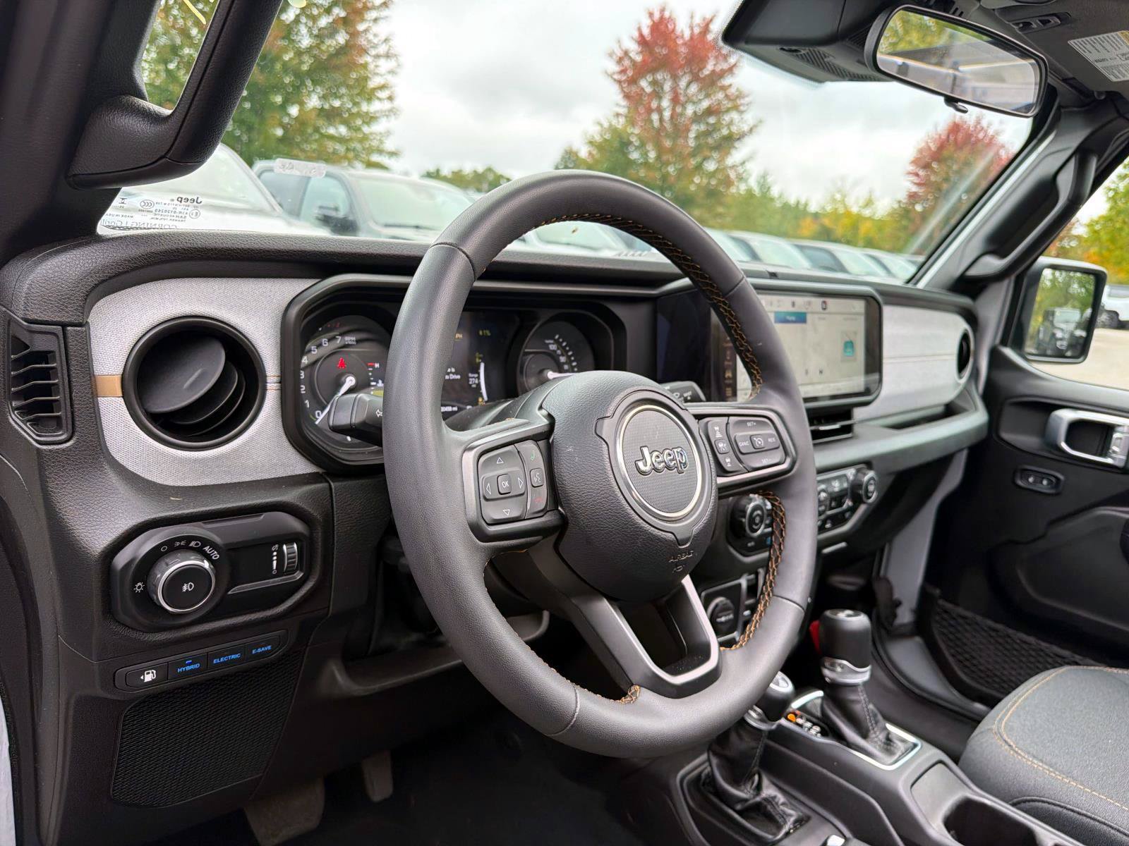 Used 2024 Jeep Wrangler Unlimited AWD/4WD image 7