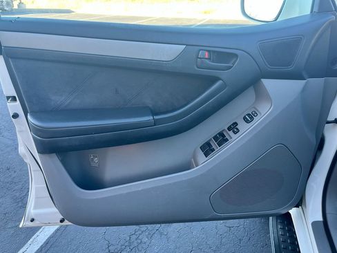 Used 2004 Toyota 4Runner Sport image 9