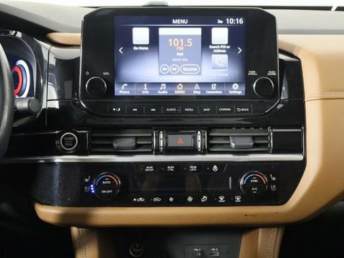 Used 2024 Nissan Pathfinder Platinum w/ Cargo Package image 32