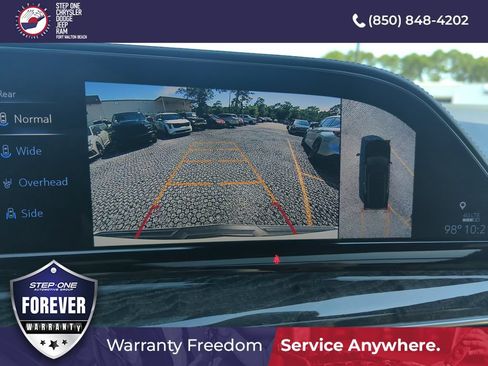 Used 2021 Cadillac Escalade Premium Luxury RWD image 25
