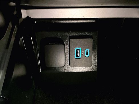 Used 2022 Ford Explorer XLT w/ Equipment Group 202A image 27