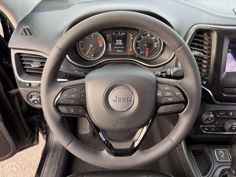 Used 2020 Jeep Cherokee Latitude Plus FWD image 17