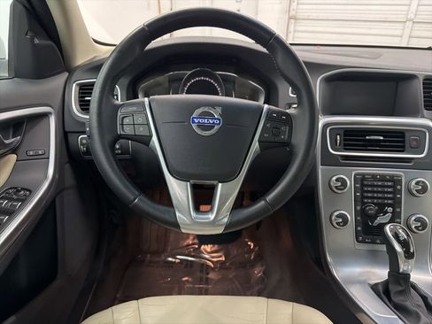 Used 2017 Volvo S60 T5 Inscription image 20