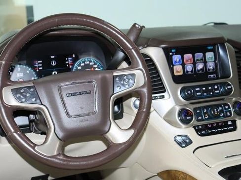 Used 2017 GMC Yukon XL Denali image 17