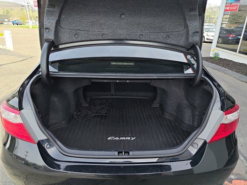 Used 2017 Toyota Camry LE image 9