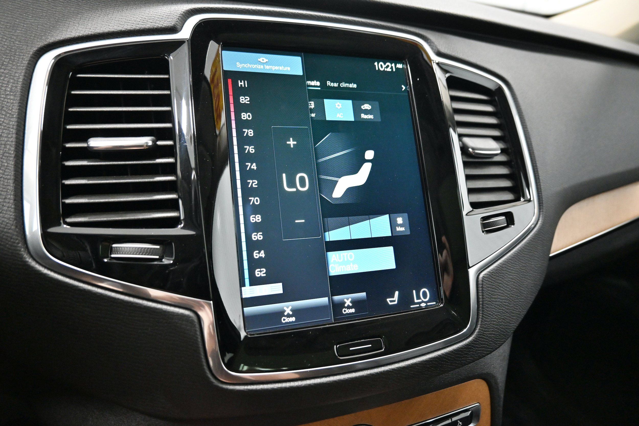 Used 2021 Volvo XC90 T6 Momentum w/ Protection Package Premier AWD/4WD image 15