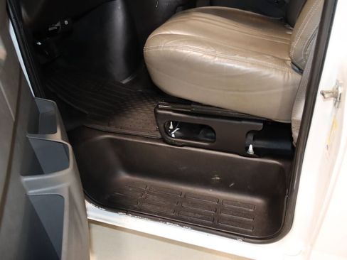 Used 2019 Chevrolet Express 3500 w/ Driver Convenience Package RWD image 32