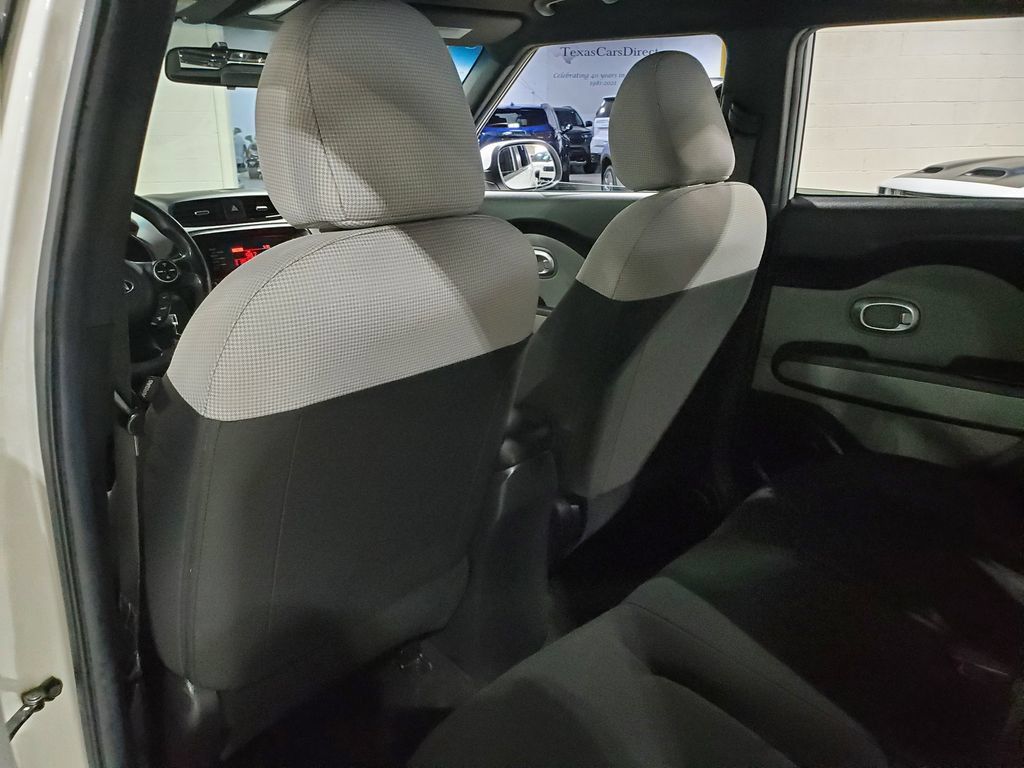 Used 2016 Kia Soul FWD image 22