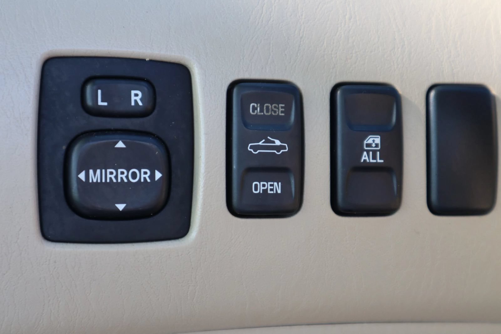 Used 2008 Toyota Solara SLE FWD image 23