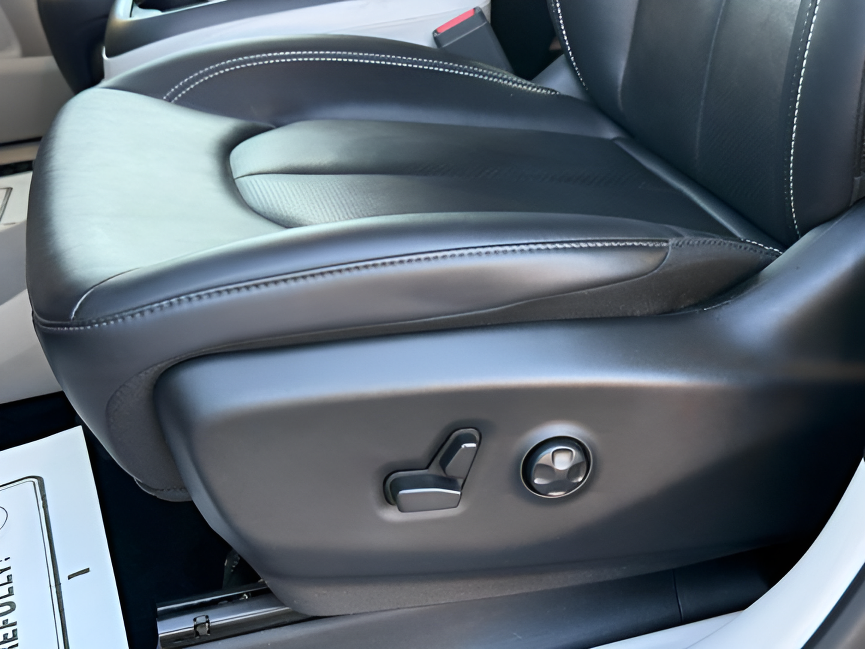 Used 2024 Chrysler Pacifica Touring-L FWD image 32