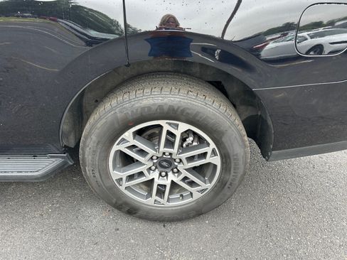 Used 2025 Ford Expedition Active RWD image 11