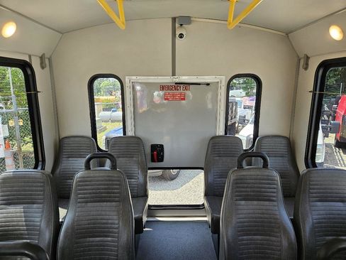 Used 2015 Chevrolet Express 4500 w/ Shuttle Bus Package RWD image 41