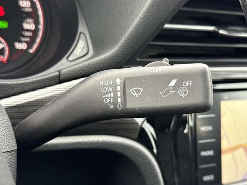 Used 2021 Volkswagen Passat 2.0T R-Line image 17