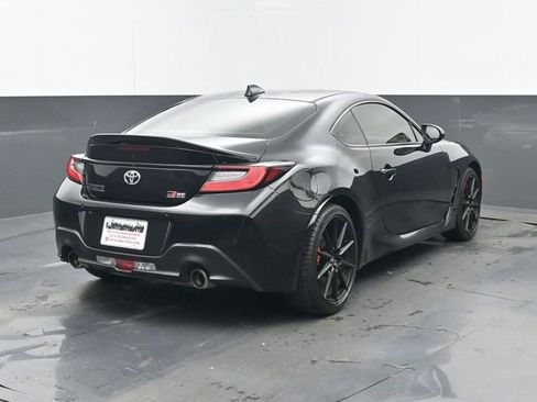 Used 2025 Toyota GR86 Premium w/ Performance Package RWD image 19