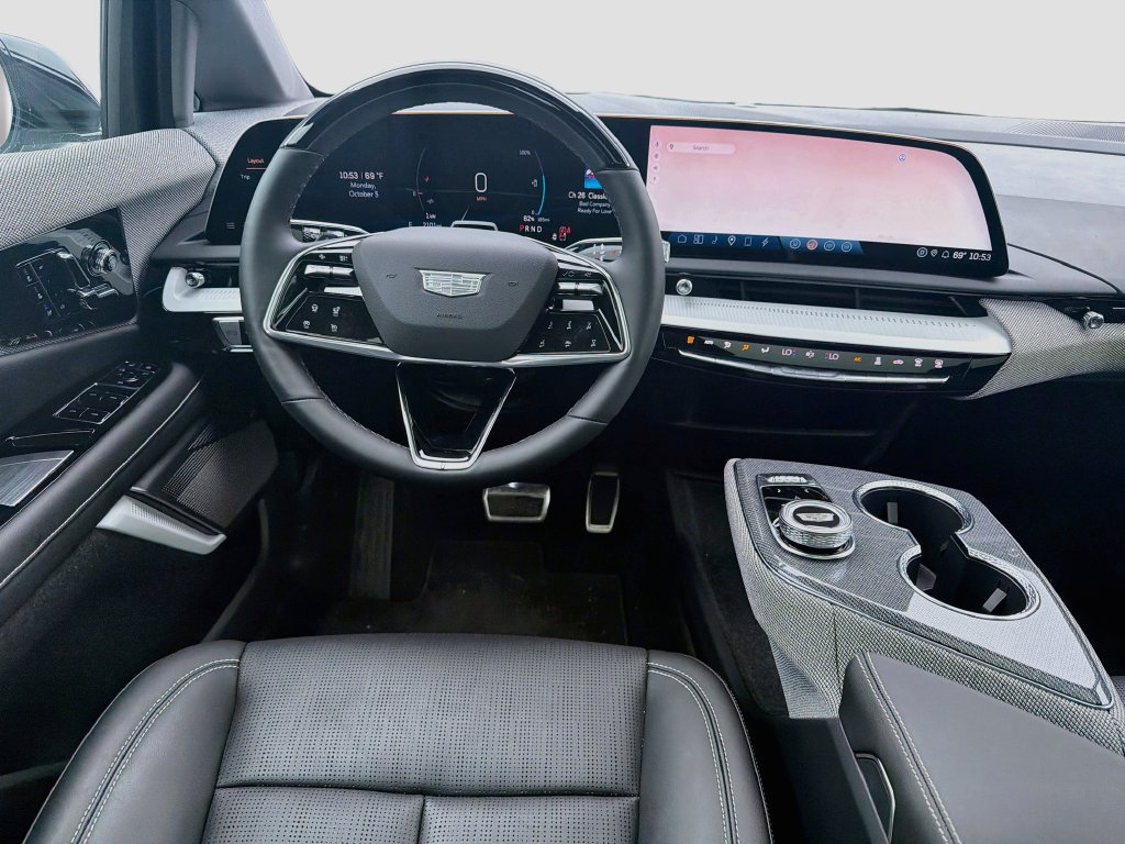 Certified 2025 Cadillac Optiq Luxury 2 AWD/4WD image 24