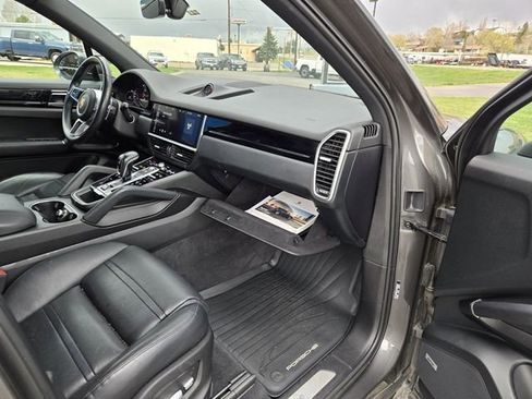 Used 2020 Porsche Cayenne AWD/4WD image 25