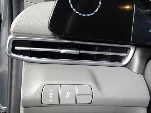 Used 2024 Hyundai Elantra SEL image 18