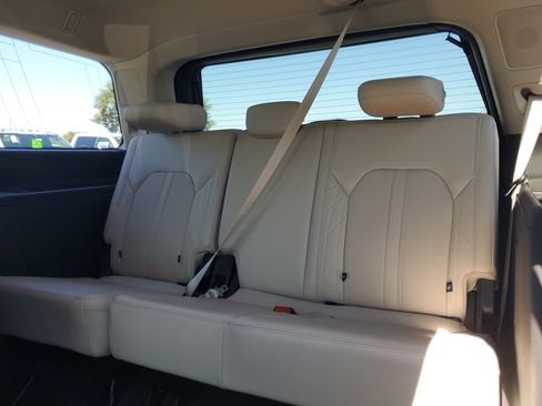 Used 2024 Ford Expedition Platinum image 13