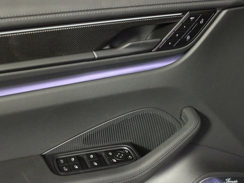 Certified 2025 Porsche Macan Turbo Electric image 15