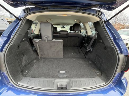 Used 2019 Nissan Pathfinder SV w/ Rock Creek Edition image 18