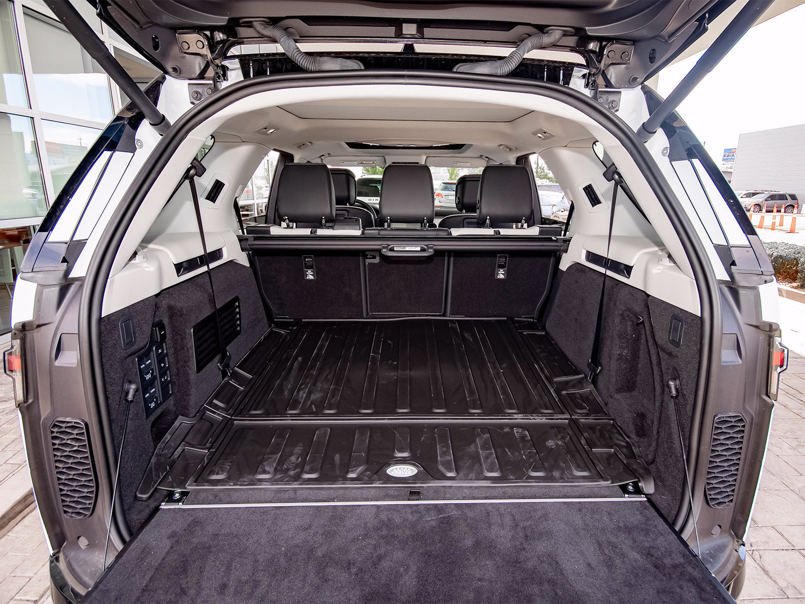 New 2026 Land Rover Discovery Limited Edition AWD/4WD image 50