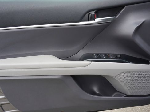 Used 2019 Toyota Camry LE image 18