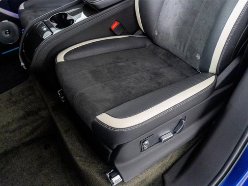 Used 2022 Bentley Bentayga Speed image 38