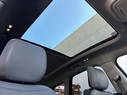 Used 2020 Lincoln Corsair Reserve image 16