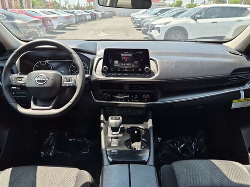 Certified 2026 Nissan Rogue SV FWD image 25