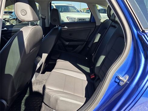 Used 2024 Volkswagen Jetta SE w/ Panoramic Sunroof Package image 6