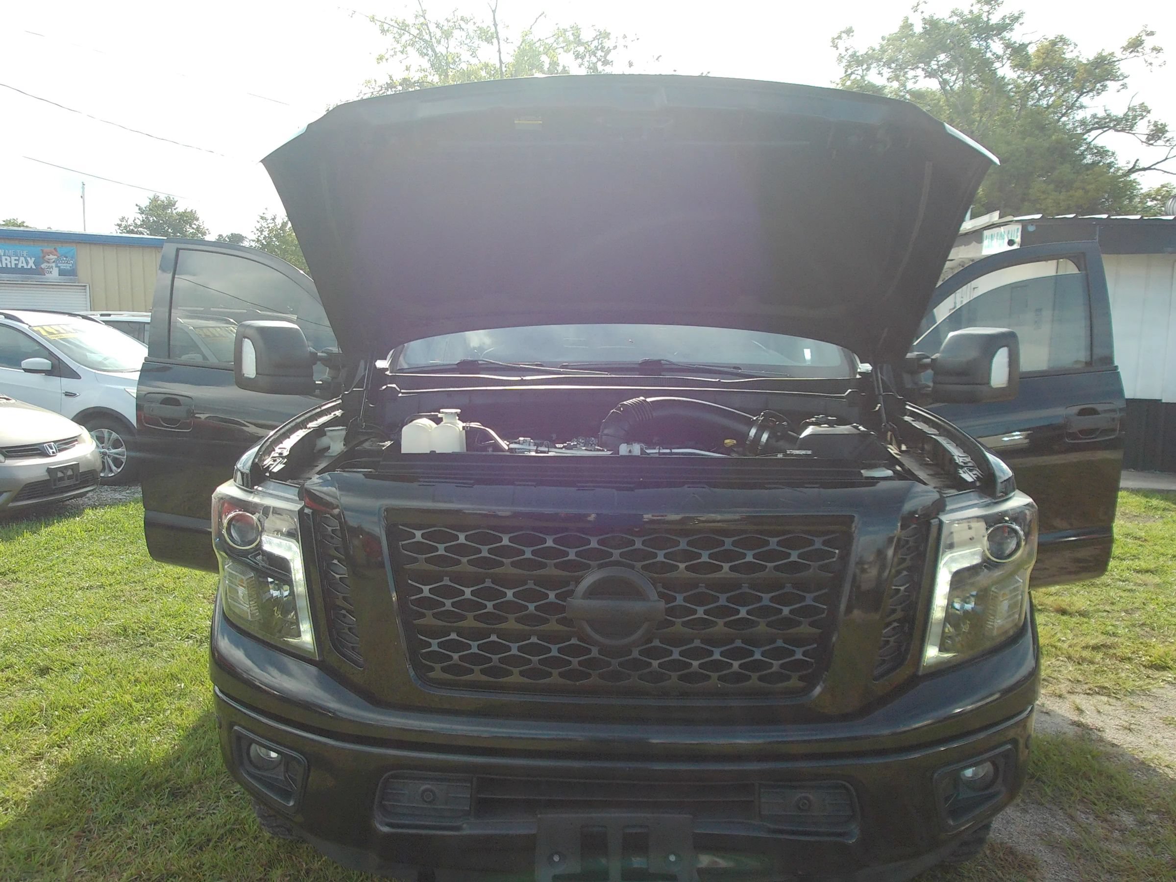 Used 2018 Nissan Titan SV w/ SV Convenience Package AWD/4WD image 42