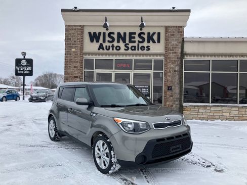 Used 2015 Kia Soul + image 1