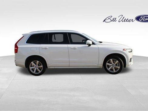 Used 2021 Volvo XC90 T5 Momentum w/ Climate Package image 4