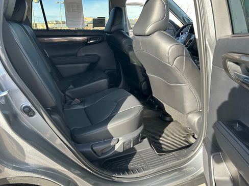 Used 2026 Toyota Highlander Limited image 19