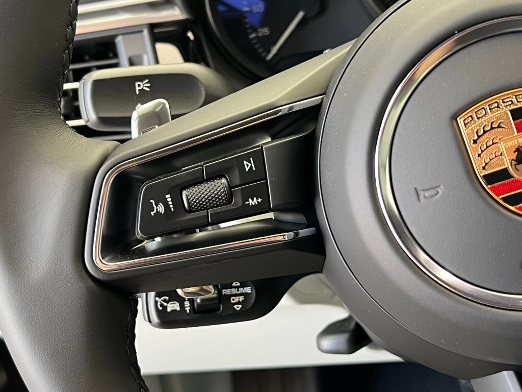 Used 2026 Porsche Macan AWD/4WD image 8