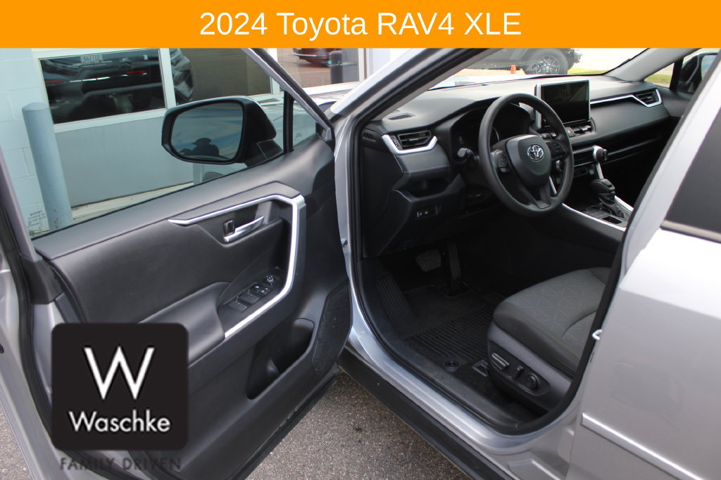 Used 2024 Toyota RAV4 XLE AWD/4WD image 14
