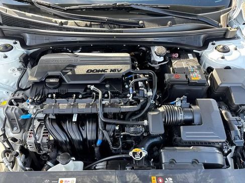 Used 2025 Hyundai Elantra SEL FWD image 38