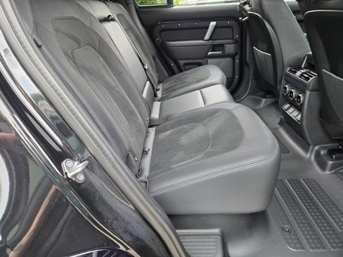 Used 2022 Land Rover Defender 110 V8 AWD/4WD image 18