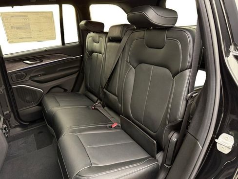 New 2025 Jeep Grand Cherokee Overland w/ Luxury Tech Group IV AWD/4WD image 13